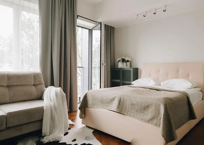Dream Stay - Stylish Studio With French Balcony